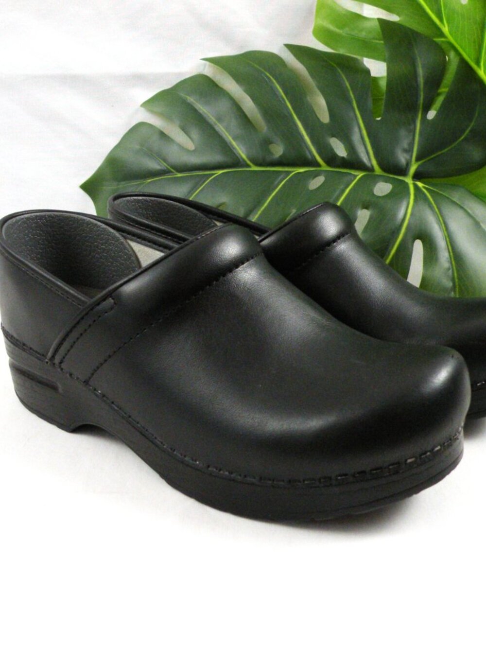Dansko Womens Professional Black Leather Professional Clogs Shoes New 38 8 - Picture 2 of 6